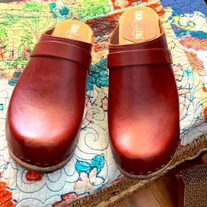Womens Clogs UK size 40 used gently. Very comfortable.